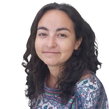 Headshot of Elena Vivaldo, copywriting course tutor.